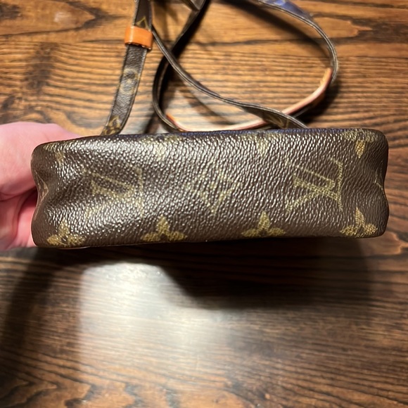 Louis Vuitton Crossbody Danue PM - Picture 7 of 16